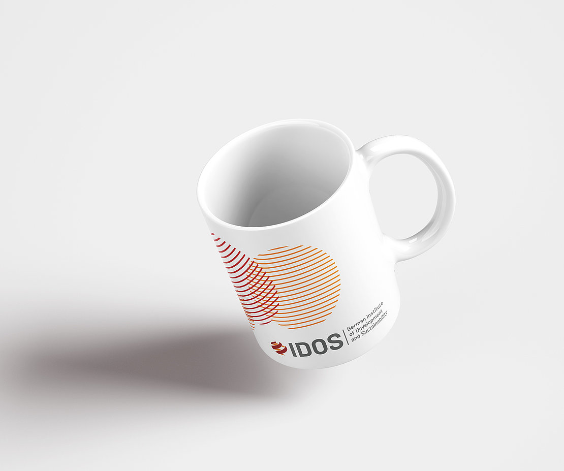 IDOS Kampagne Design Mockup Tasse Kaffee Werbemittel